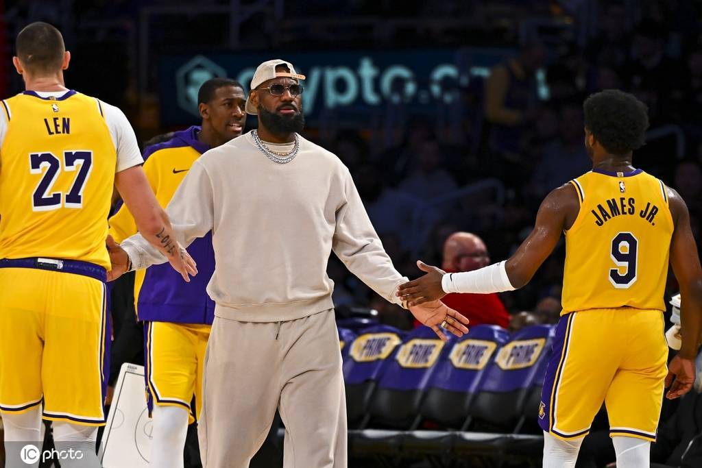 湖人季后赛名单出炉：两将被放弃 莱恩搭上末班车